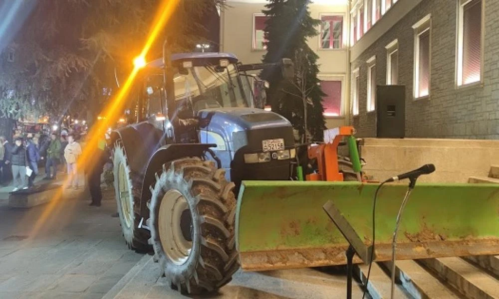 Ιωάννινα: Κόλαση το κέντρο της πόλης από την οργή αγροτών και κτηνοτρόφων (Εικόνες-Βίντεο)